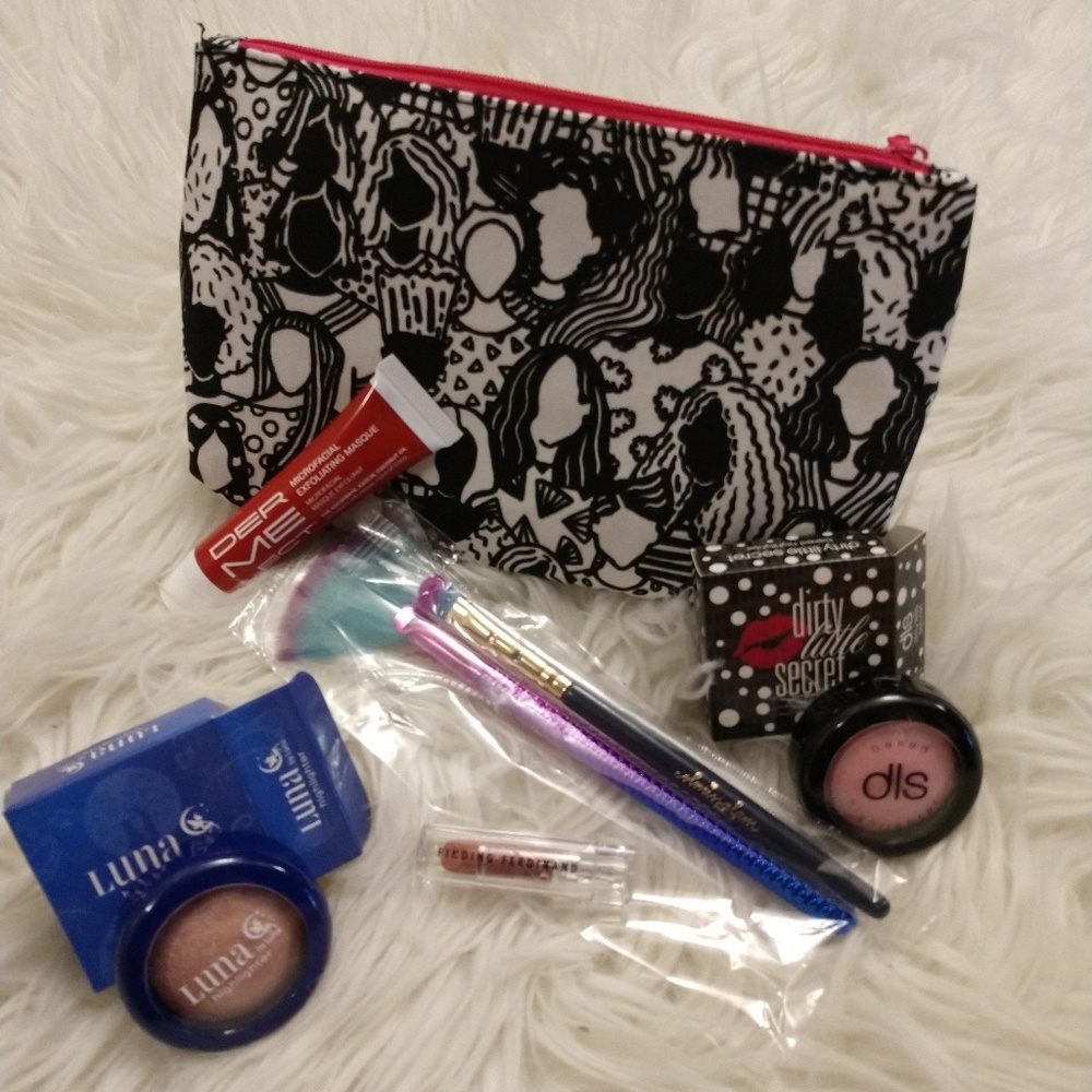 Makeup bag